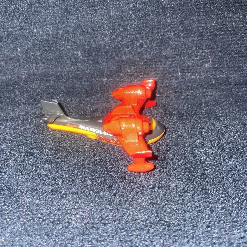 Hot Wheels Red Water‎ Bomber 115/250 Sky Show 4/5 Die-cast 1/64 Model Plane  B2